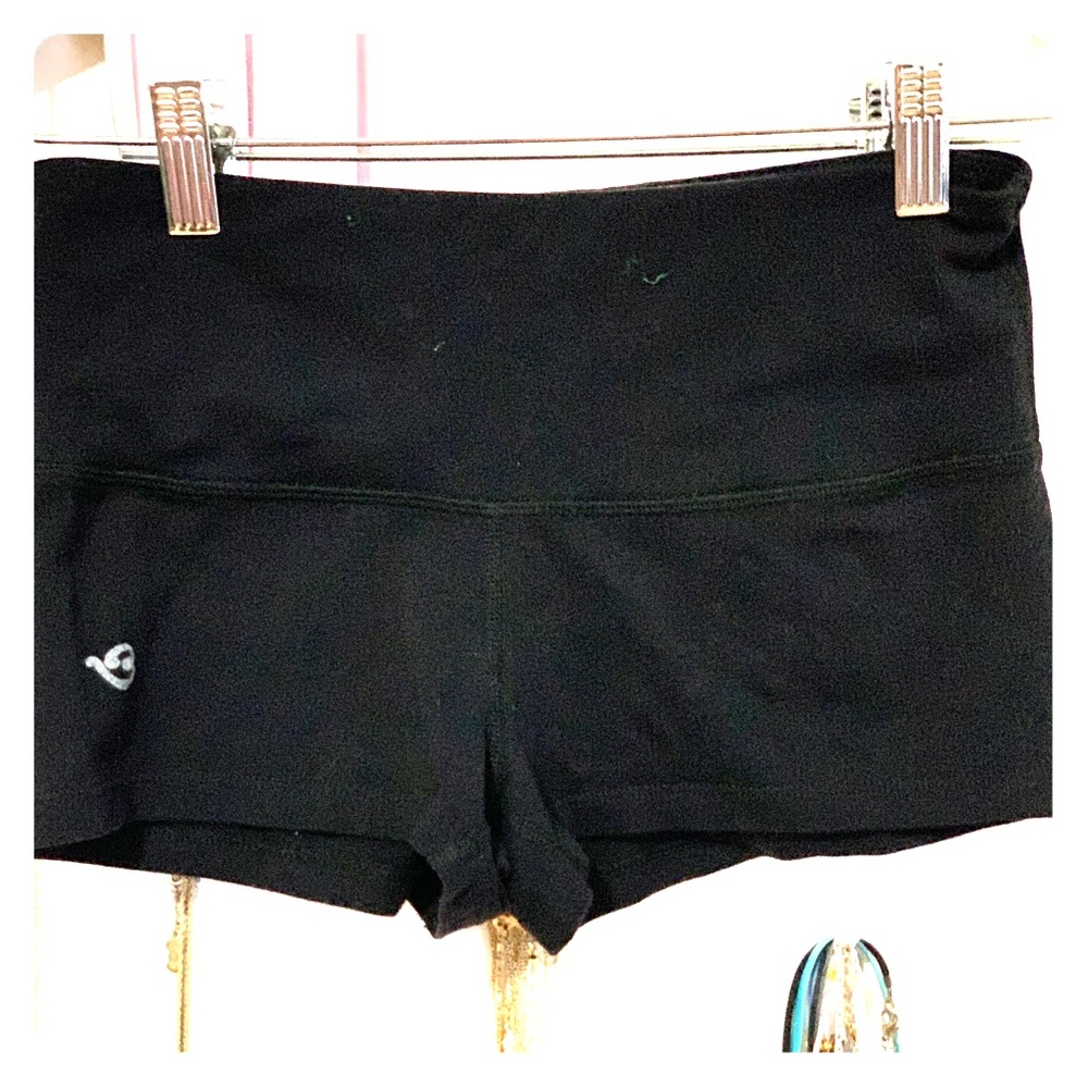 Via Prive Booty Shorts